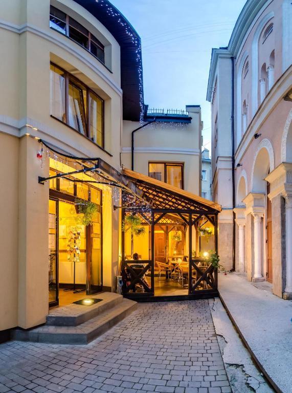 Pid Templem Hotel Ivano-Frankivsk Exterior foto