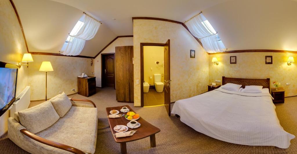Pid Templem Hotel Ivano-Frankivsk Quarto foto