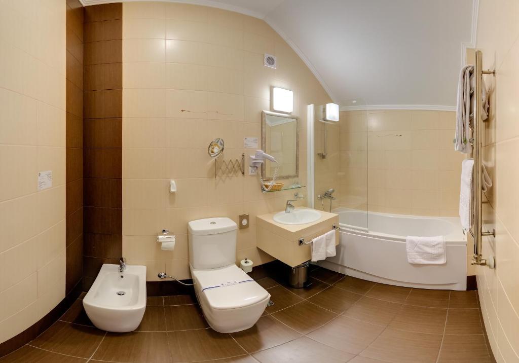 Pid Templem Hotel Ivano-Frankivsk Quarto foto