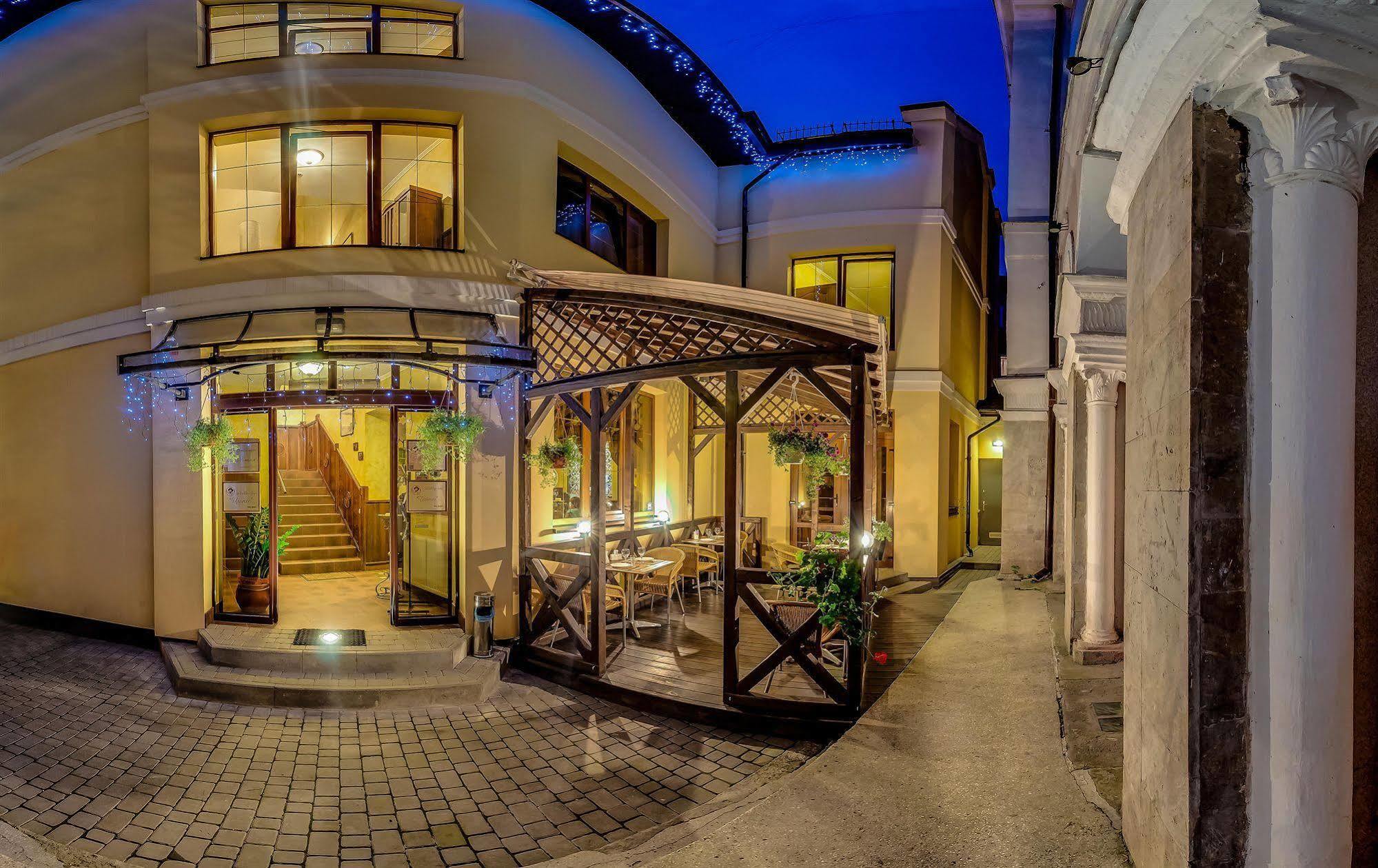 Pid Templem Hotel Ivano-Frankivsk Exterior foto